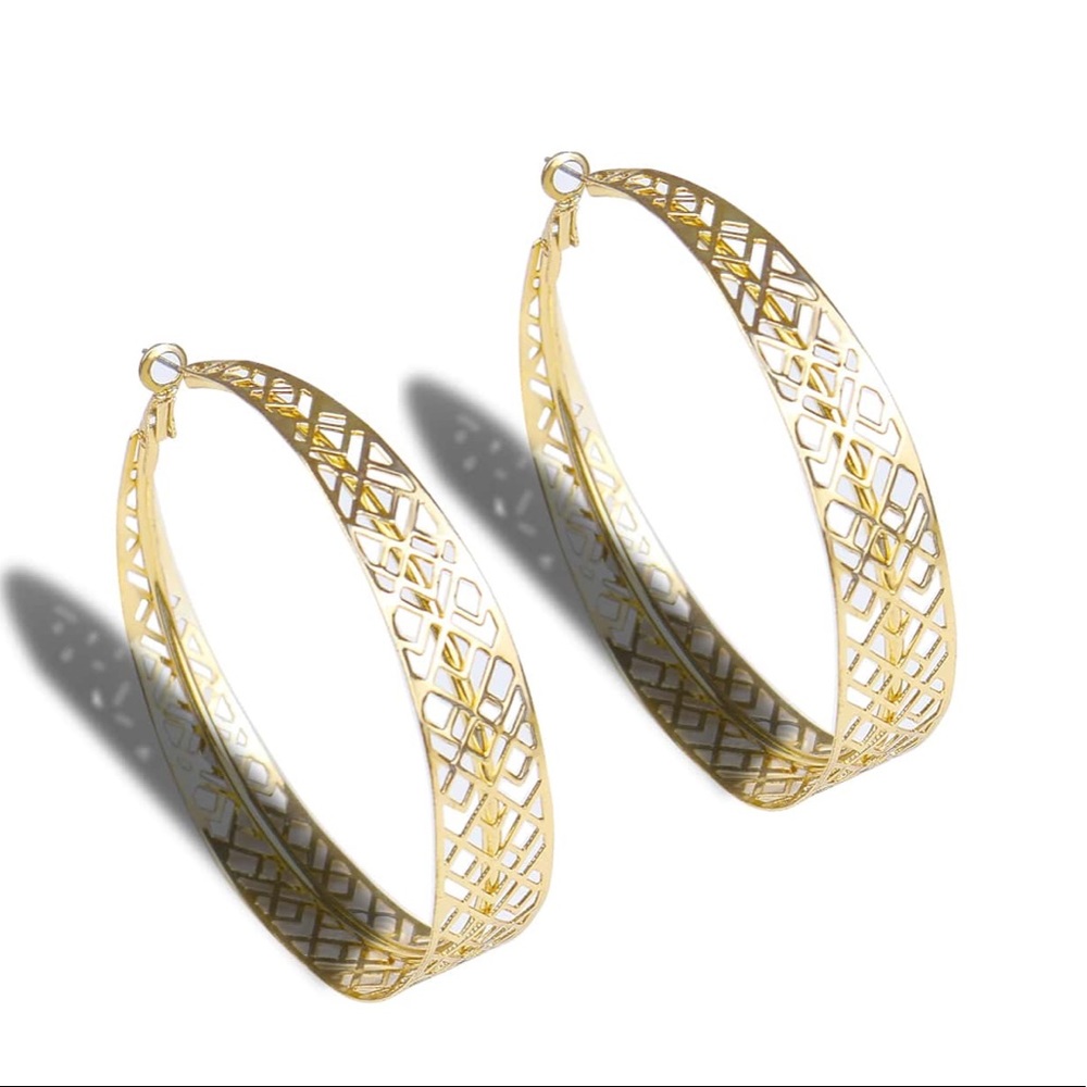 BOHO Gold Hollow Out Metallic Big Hoop Earrings - Picture 3 of 3